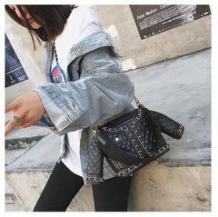 Vintage Lingge Chain Clothes Shoulder Bag for Women Fashion Black Crossbody Bags Funny Female Purses and Handbag New Clutch 2022